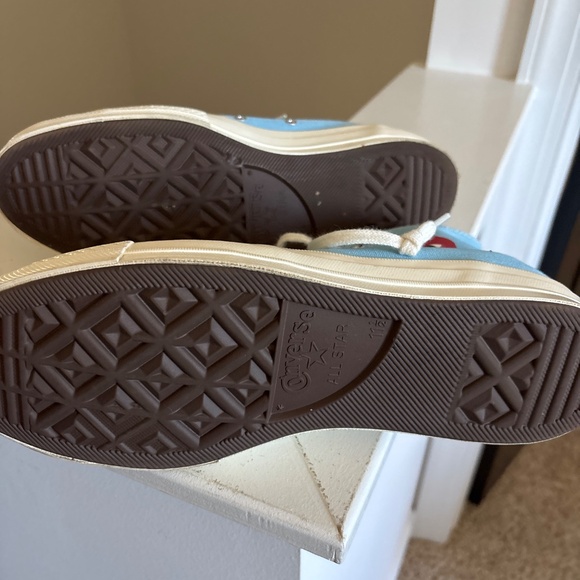 Converse - Picture 2 of 4